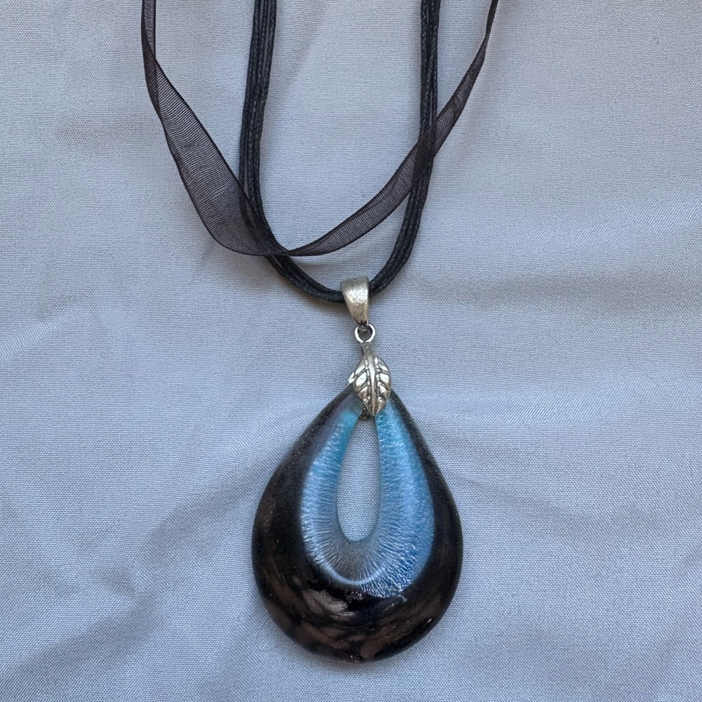 Chic Black and Blue Teardrop Pendant Necklace - Picture 3 of 6